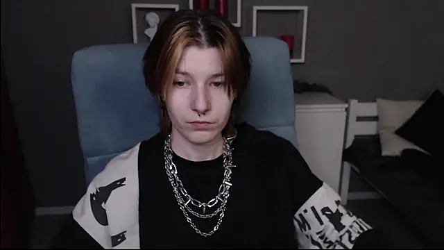 Snapshot of guitarandangell chatting on 02/09/26, 05:05 guitarandangell online show from 02/09/26, 05:05