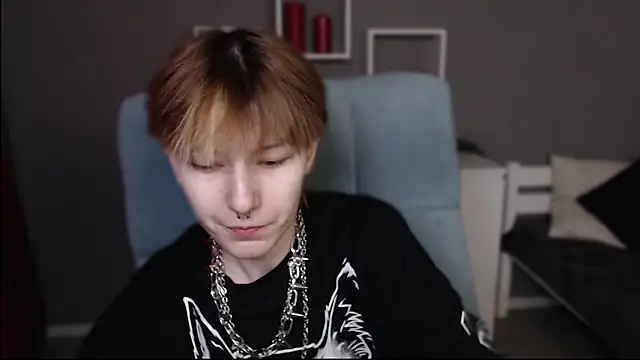 Snapshot of guitarandangell chatting on 02/28/26, 06:46 guitarandangell online show from 02/28/26, 06:46