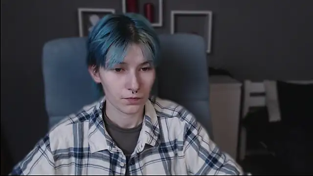 Snapshot of guitarandangell chatting on 10/24/25, 03:27 guitarandangell online show from 10/24/25, 03:27