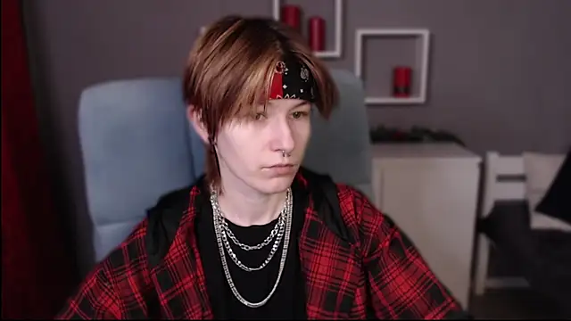 Snapshot of guitarandangell chatting on 01/07/26, 04:23 guitarandangell online show from 01/07/26, 04:23