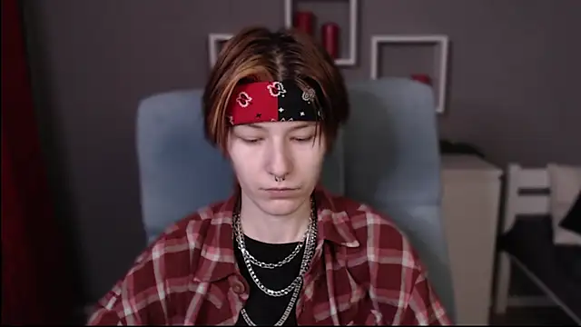 Snapshot of guitarandangell chatting on 01/16/26, 05:11 guitarandangell online show from 01/16/26, 05:11