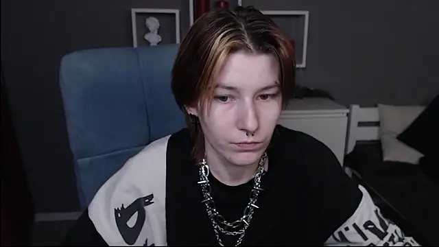 Snapshot of guitarandangell chatting on 02/10/26, 08:24 guitarandangell online show from 02/10/26, 08:24