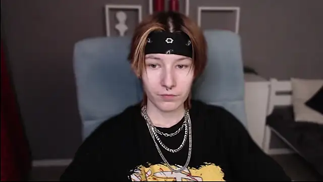 Snapshot of guitarandangell chatting on 02/17/26, 10:34 guitarandangell online show from 02/17/26, 10:34