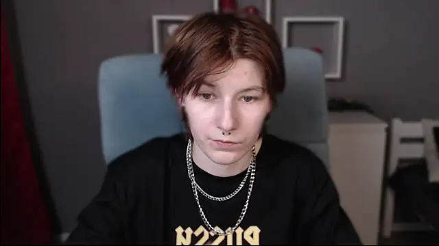 Snapshot of guitarandangell chatting on 11/15/25, 06:50 guitarandangell online show from 11/15/25, 06:50