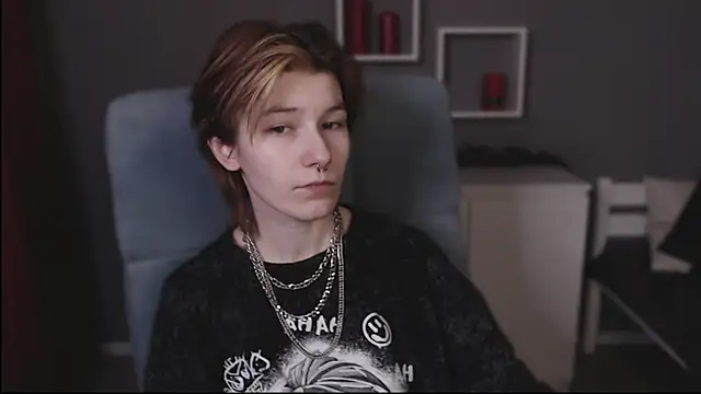 Snapshot of guitarandangell chatting on 01/13/26, 06:39 guitarandangell online show from 01/13/26, 06:39