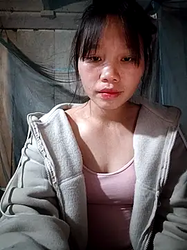 linh-miu99 online show from 12/14/25, 05:02