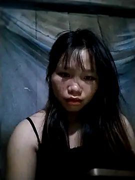 linh-miu99 online show from 10/18/25, 12:51