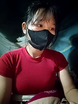 linh-miu99 online show from 12/19/25, 05:21