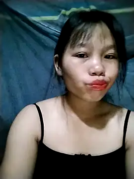 linh-miu99 online show from 10/25/25, 03:01