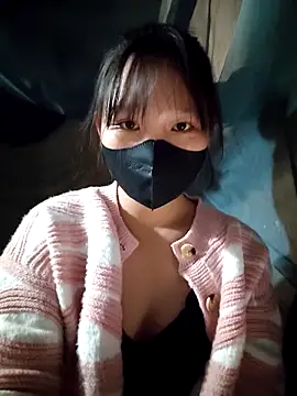 linh-miu99 online show from 11/18/25, 06:22