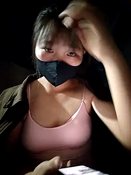 linh-miu99 online show from 11/17/25, 05:17