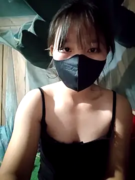 linh-miu99 online show from 11/22/25, 01:48