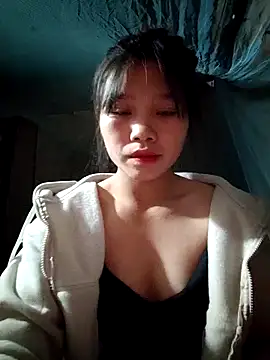 linh-miu99 online show from 11/30/25, 04:08