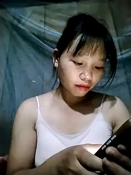 linh-miu99 online show from 10/21/25, 03:11