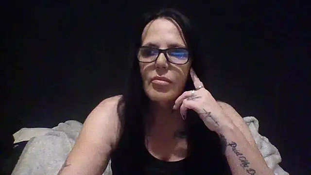 Snapshot of Raven_Blue_xox chatting on 10/30/25, 08:28 Raven Blue xox online show from 10/30/25, 08:28