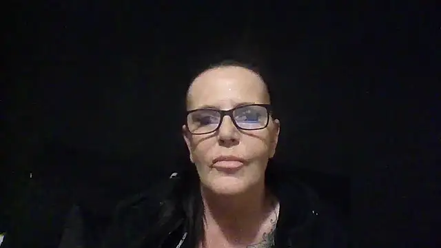 Snapshot of Raven_Blue_xox chatting on 10/28/25, 09:47 Raven Blue xox online show from 10/28/25, 09:47