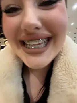 KiraSunshine online show from 12/16/25, 04:17