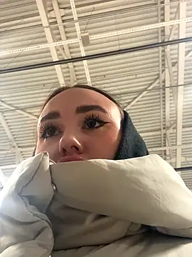 KiraSunshine online show from 11/11/25, 03:45