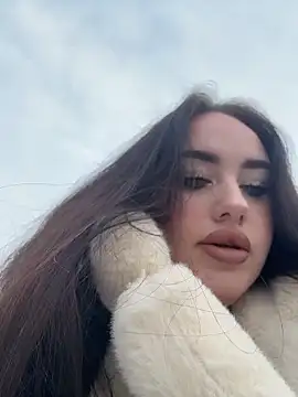 KiraSunshine online show from 12/17/25, 04:06