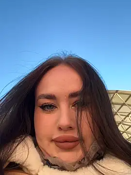 KiraSunshine online show from 11/17/25, 03:54