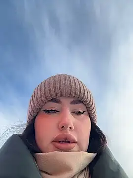 KiraSunshine online show from 11/25/25, 03:51