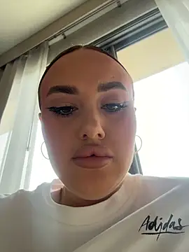 KiraSunshine online show from 02/18/26, 04:32