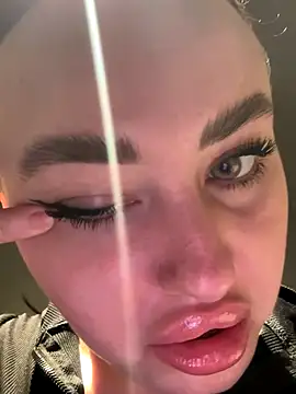 KiraSunshine online show from 11/14/25, 03:21