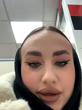 KiraSunshine online show from 11/18/25, 03:54