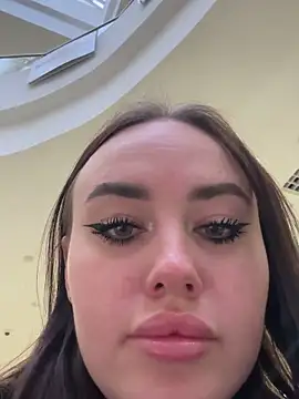 KiraSunshine online show from 12/22/25, 04:34