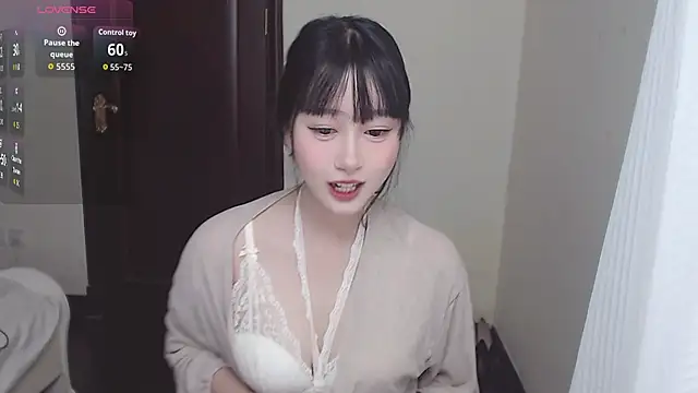 Xiaowen-wen online show from 10/18/25, 12:07
