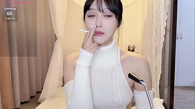 Xiaowen-wen online show from 12/15/25, 01:28