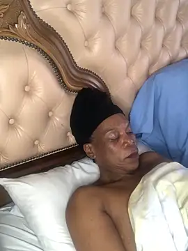 Hotcougar online show from 11/22/25, 06:23