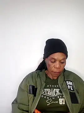 Hotcougar online show from 11/28/25, 12:16