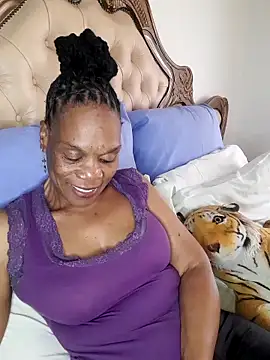 Hotcougar online show from 12/05/25, 11:42