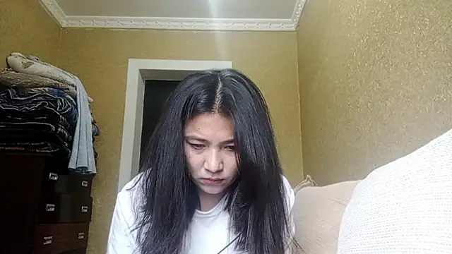 LinneaHyles online show from 11/04/25, 04:05