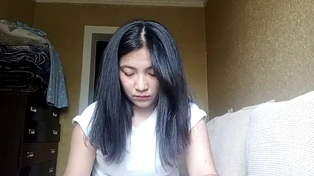 LinneaHyles online show from 11/03/25, 04:07