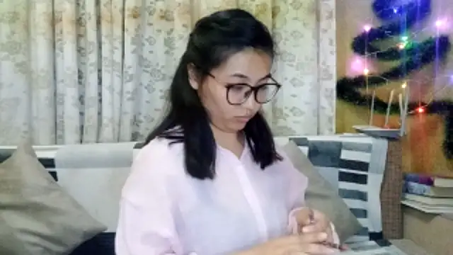 LinneaHyles online show from 12/16/25, 02:54