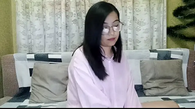 LinneaHyles online show from 12/21/25, 01:02