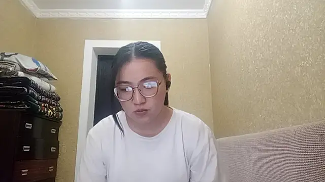 LinneaHyles online show from 11/14/25, 04:16