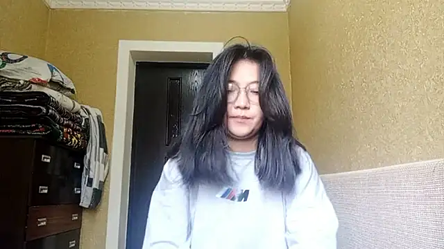 LinneaHyles online show from 11/07/25, 04:17