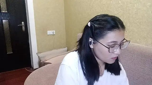 LinneaHyles online show from 12/03/25, 01:32