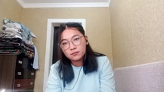 LinneaHyles online show from 11/12/25, 08:07