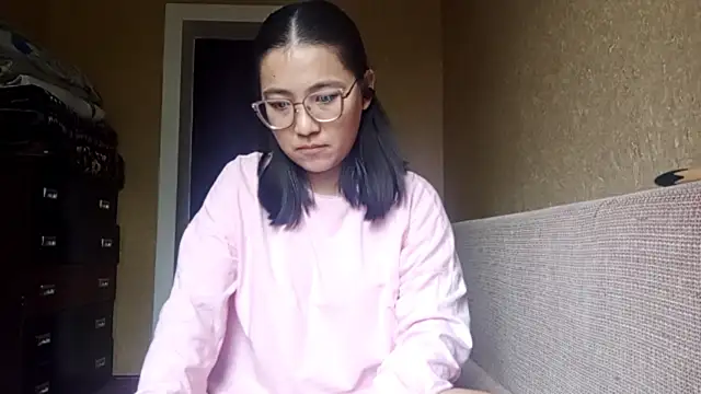 LinneaHyles online show from 11/16/25, 08:19