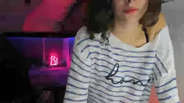 Snapshot of MartesBratty chatting on 10/28/25, 09:36 MartesBratty online show from 10/28/25, 09:36