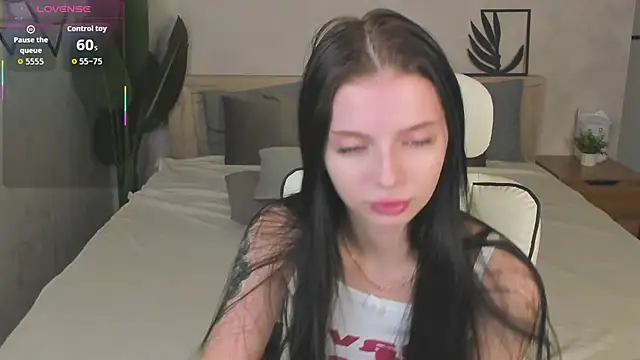 Eva Mayers online show from 11/28/25, 11:05