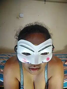 SL queen1 online show from 10/28/25, 04:39