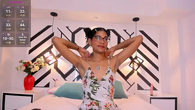 AuroraPinkk online show from 12/15/25, 11:10