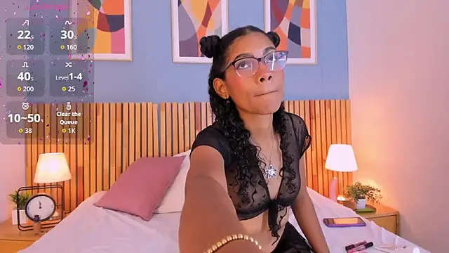 AuroraPinkk online show from 12/17/25, 01:49