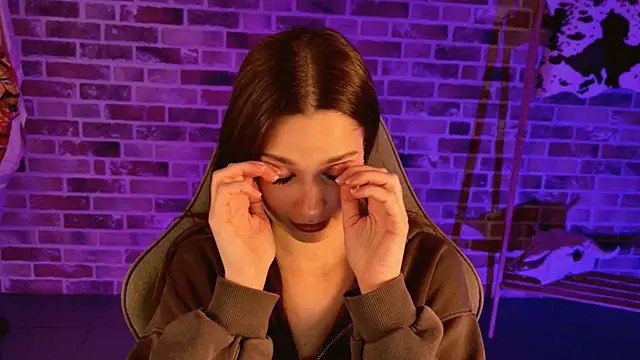 Snapshot of KiraVair chatting on 11/21/25, 01:21 KiraVair online show from 11/21/25, 01:21