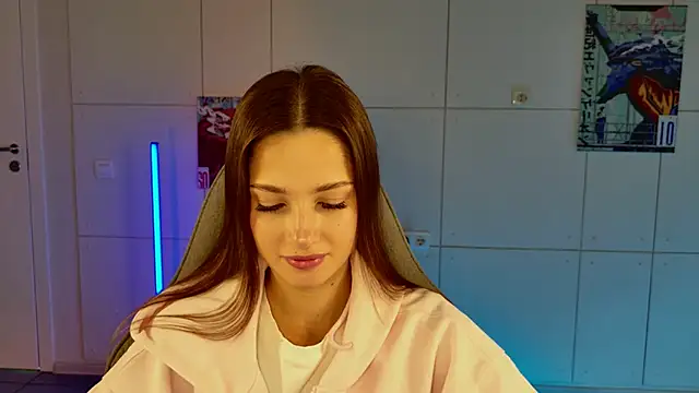 Snapshot of KiraVair chatting on 11/10/25, 01:27 KiraVair online show from 11/10/25, 01:27